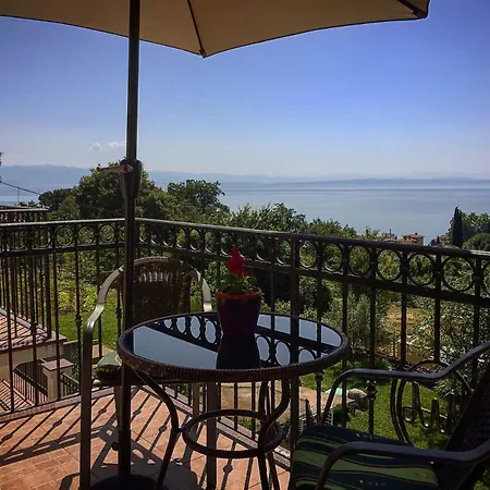 Apartment Spacious Sea View With Garden In *