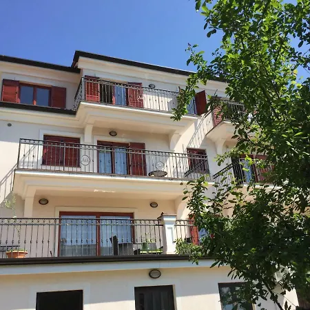 Apartment Spacious Sea View With Garden In *