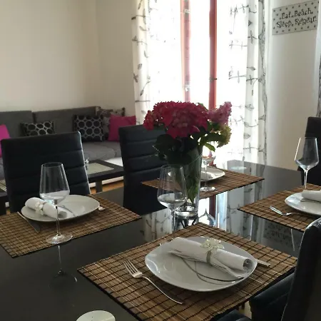 Apartment Spacious Sea View With Garden In