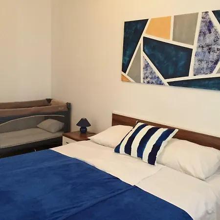 Apartment Spacious Sea View With Garden In