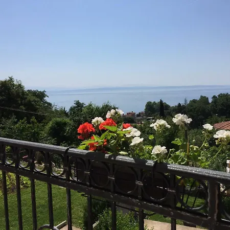 Spacious Sea View With Garden In *