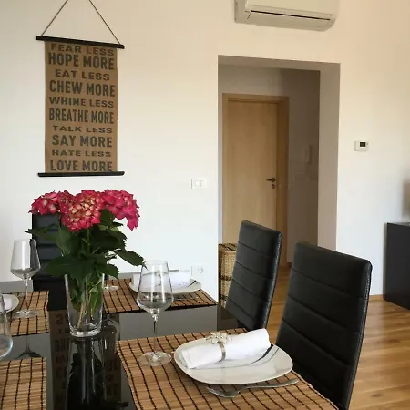 Spacious Sea View With Garden In *